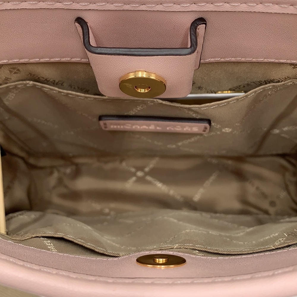 MICHAEL KORS
Briley Small Logo Messenger XBODY Bag POWDER BLUSH MULTI - Picture 13 of 16
